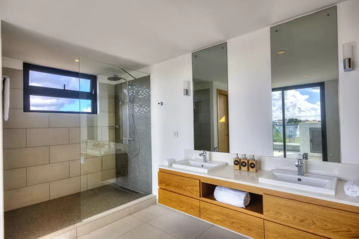 Penthouse Pool Suite | Bathroom master bedroom 2